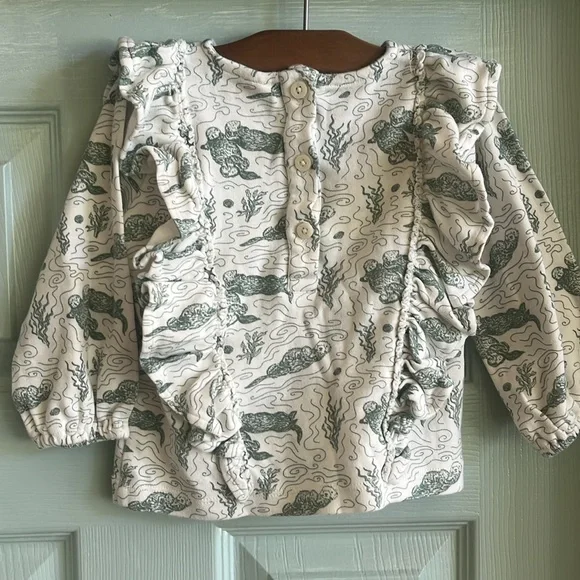 Kate Quinn 18-24m long sleeve ruffle sea otter print - Picture 2 of 2